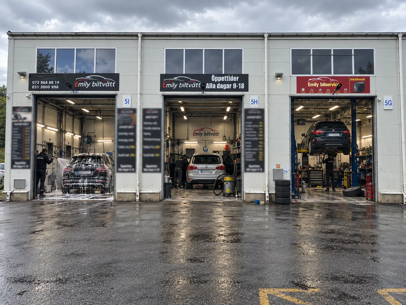 Fasaden på Kummingatan 5: tre portar med skyltar Emily biltvätt över 5I och 5H, och Emily bilservice med däckhotell över port 5G.